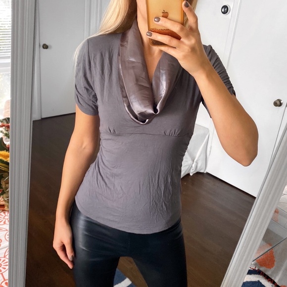 🍂 ELEGANT GREY SATIN SHORT SLEEVE TOP! - Picture 1 of 7